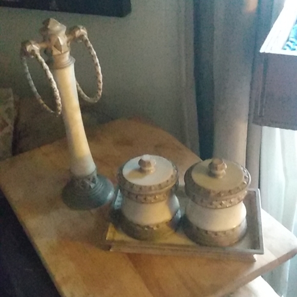 Bathroom set - Picture 1 of 1